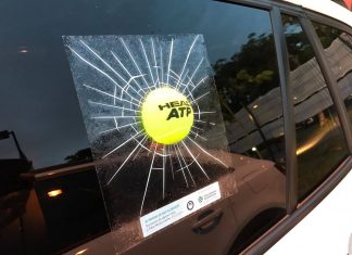 Tokio Marine simula quebra de vidros de carros durante Rio Open