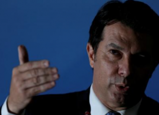 Idade mínima para aposentadoria de mulheres cai para 62 anos; economia com reforma será de R$ 630 bi