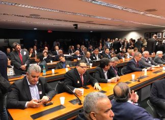 Corretores lotam audiência da Comissão de Finanças para debater a venda de seguros pela internet
