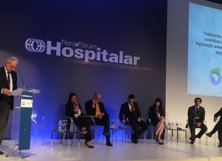 Representantes da cadeia de saúde discutem o relacionamento entre indústria médica e profissionais de saúde