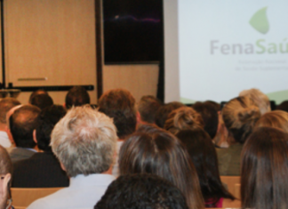 Política de reajustes de planos de saúde em debate no evento da FenaSáude