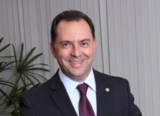 Sempre corretor é o lema de Alexandre Camillo no Conec e, se eleito deputado estadual, no Congresso