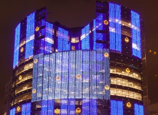 SulAmérica presenteia SP com show de luzes e músicas em sua sede de Pinheiros sulmaerica natal