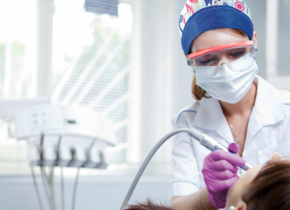 Fator Seguradora passa a vender RC para dentistas