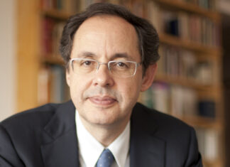 Eduardo Giannetti ressalta a qualificação profissional como um dos desafios de 2022 em evento da MAG Seguros