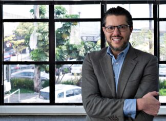 Europ Assistance Brasil anuncia venda da CEABS Serviços para a Omnilink Newton Queiroz, CEO da Europ Assistance Brasil e da CEABS 1hb