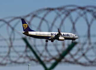 Seguradoras podem ter perdas de US$ 10 bilhões com pedidos de indenizações de aviões retidos na Rússia, diz Fitch