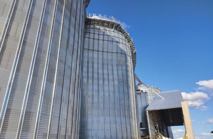 Divulgacao-FF-Seguros---Silo-metalico-de-grande-porte-danificado-por-vendaval--1-