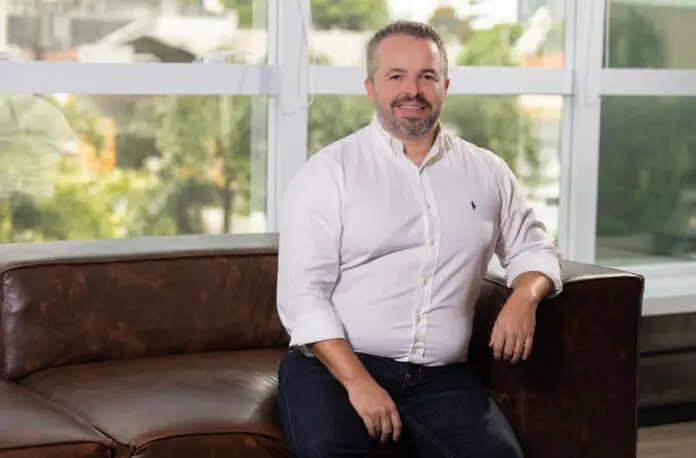 Lucas-Diretor Financeiro