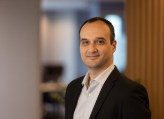 Zurich anuncia novos gestores na área de seguros corporativos tiago santana zurich