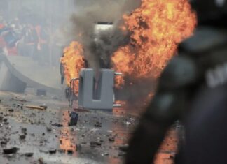 Risco político é ameaça à economia global, afirma Coface Coface Seguros Riscos Políticos