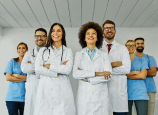 Empregos na cadeia produtiva da saúde crescem 1,6% no trimestre e já beiram 5 milhões de vínculos no País