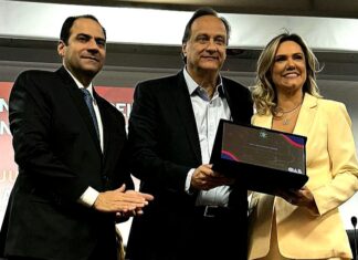 Presidente do grupo Bradesco Seguros é homenageado como personalidade do Direito Securitário