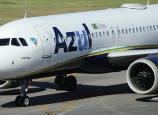 Azul anunciou prejuízo de R$ 3,8 bi no trimestre. Como fica a renovação do seguro de empresas endividadas? empresa aérea azul, seguro de aeronaves