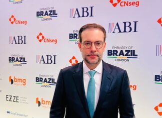 EZZE Seguros marca presença no evento, destacando inovação e ampliação de negócios Ivo machado EZZE seguros