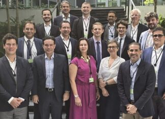 Executivos de seguros discutem regulação e transição climática em Paris forum brasil frança cnseg