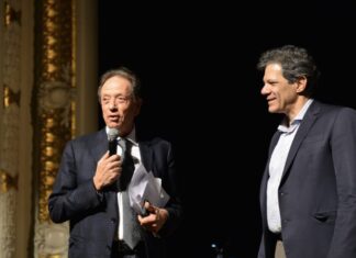Fernando Haddad e Marcos Pinto destacam papel da nova lei de seguros como vetor de confiança e investimento Fernando Haddad e Ernesto Tzirulik