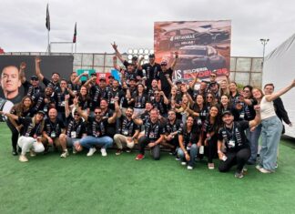 MetLife e Átila Abreu celebram parceria na etapa final da Stock Car em Interlagos