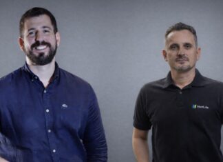 Sem Parar renova parceria com a MetLife e amplia oferta de seguros José Luiz Machado, Diretor de Seguros do Sem Parar e Ailton Vassoller, Diretor do Canal Xcelerator da MetLife Brasil.