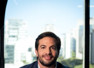 AXA no Brasil amplia proteção em Transportes com Seguro RC-V Denis Maelaro, Diretor de P&C e Specialties da AXA no Brasil.