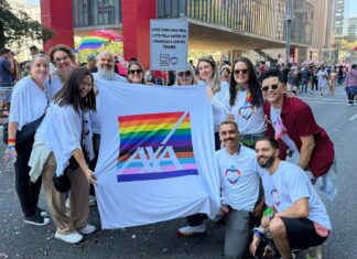 AXA no Brasil apoia ONG Mães pela Diversidade na 30ª Parada do Orgulho LGBT+ de São Paulo